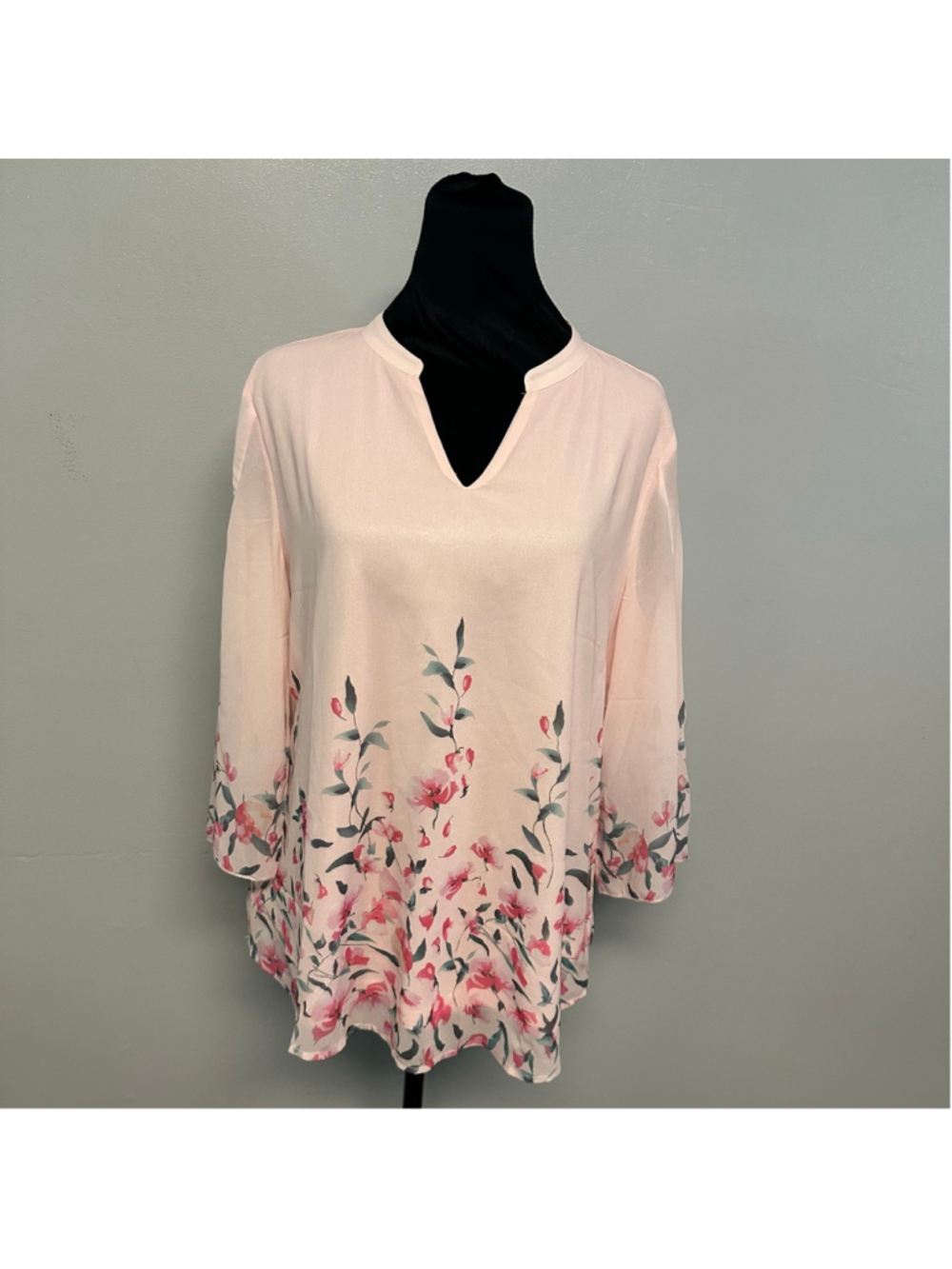 Bebonnie Pink Floral Tunic Top women’s size Medium sheer flowing spring V-neck